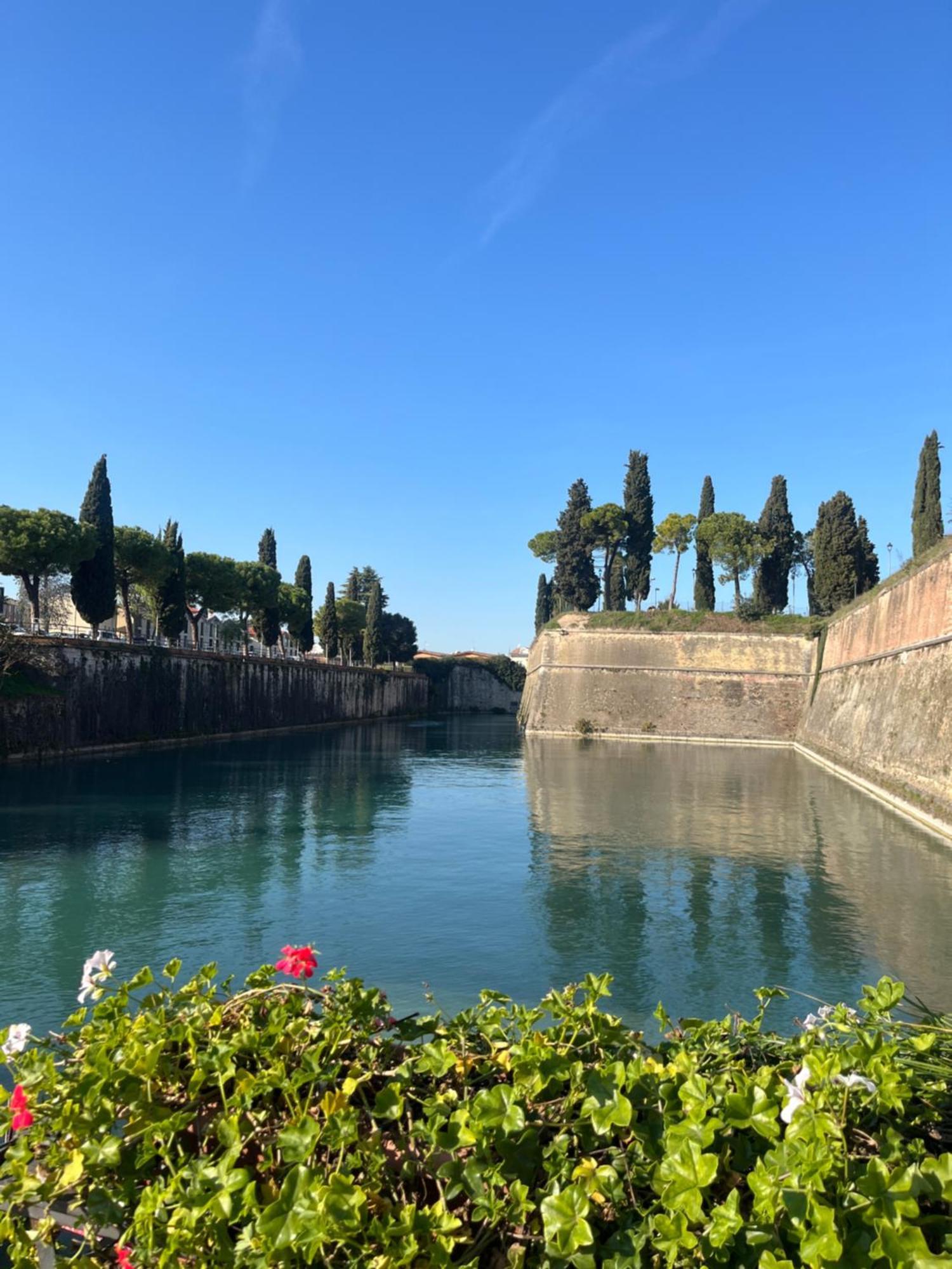 Garda Art&Lake Peschiera del Garda Bagian luar foto